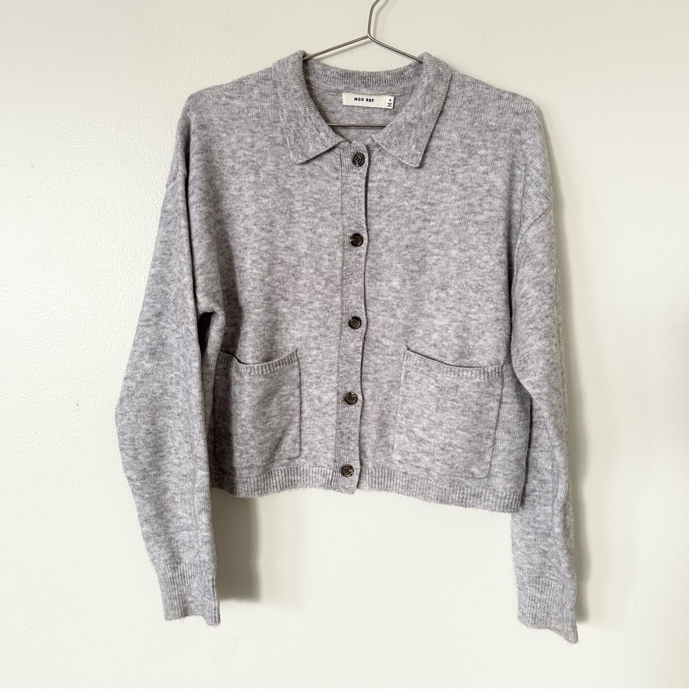 | mod ref • gray button down pocketed knit top • small |